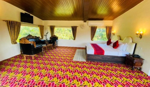 Jungle View Glass Suite