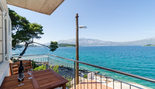 Studio, Sea View