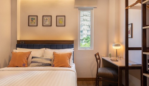 Classic Room, 1 Queen Bed, Non Smoking, City View