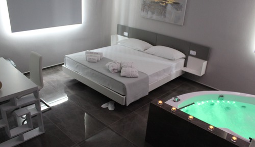 Superior Suite, Jetted Tub