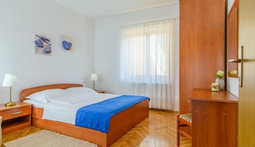 Apartment (A4)