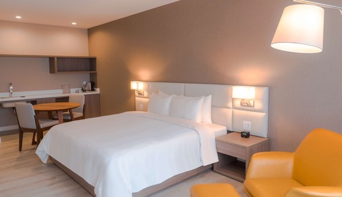 Suite, 1 Bedroom, Accessible (Roll-In Shower)