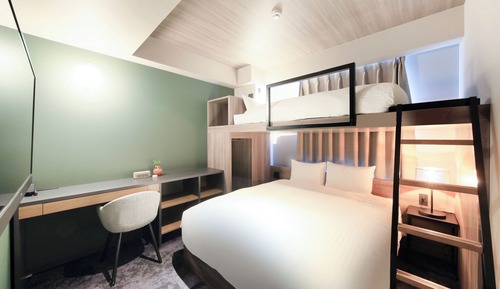 Moderate Queen Room Room + Bank Bed, Non Smoking