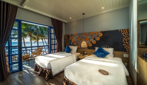 Deluxe Beachfront Twin Bed