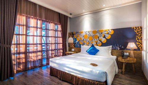 Deluxe Beach Front King bed