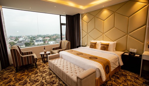 Premium Suite, Courtyard View