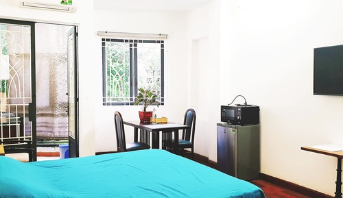 Superior Studio, River View (Lower Floor)