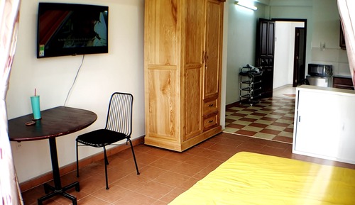 Superior Studio, River View (Upper Floor)