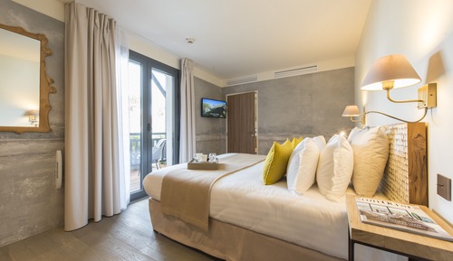 Double Room (Miel)