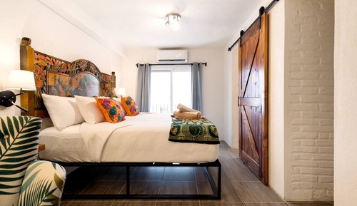 Deluxe Studio Suite, 1 King Bed