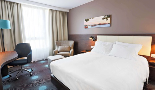 Family Room, 1 Queen Bed, Connecting Rooms