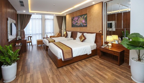 Grand Suite Window City View