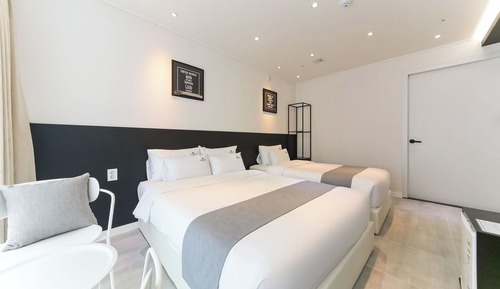 Deluxe Twin Room, City View (Partial Ocean View)