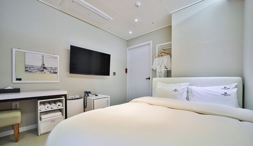 Terrace Double Room, City View (Partial Ocean View)