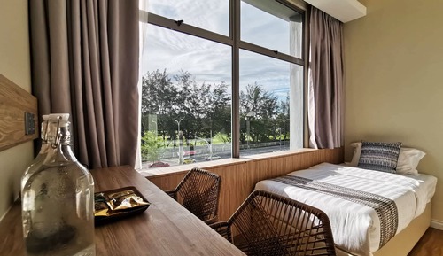 Deluxe Family Room with Golf View