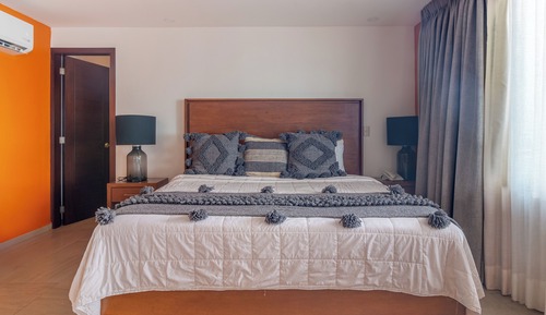 Grand Penthouse, Multiple Beds, Private Pool, Beachfront