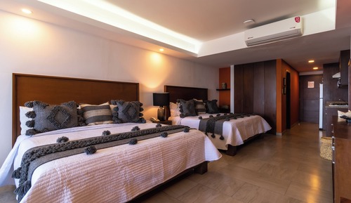 Grand Studio Suite, Multiple Beds, Balcony, Beachfront