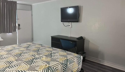 Standard Room, 1 King Bed, Non Smoking, Refrigerator & Microwave