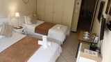 Room, 2 Double Beds, Garden View (Family Room 2)