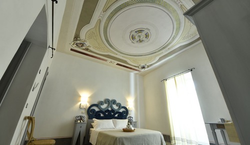 Comfort Room, City View