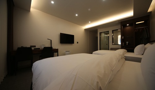 Deluxe Twin - Breakfast for 2(except Sunday & PH), More than 2 nights stay, Free Laundry(Limited)