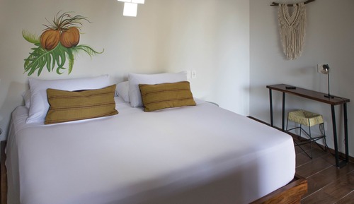 Comfort Suite, Pool View