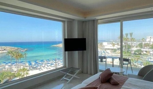Front Sea View Suite