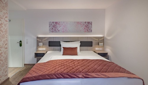 Double Room (1)