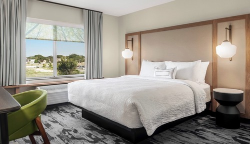 Room, 1 King Bed (Mobility/Hearing Access, Roll-in Shwr)