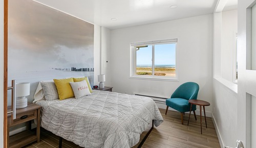Romantic Apartment, 1 Queen Bed, Kitchen, Ocean View (No Pets Allowed)