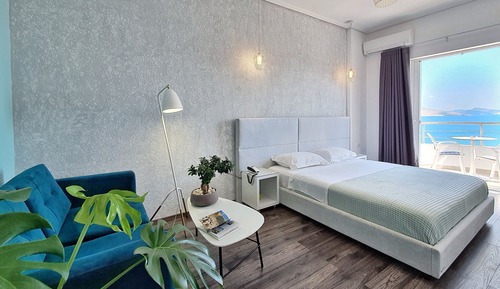 Junior Suite, 1 King Bed, Sea View (4)