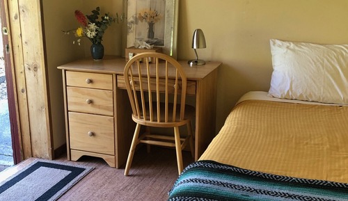 Sunrise Twin Bed (Shared Bath)