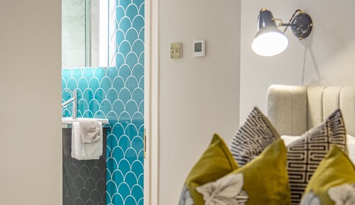 Luxury Apartment, Ensuite, Courtyard View (Beaches Brighton)