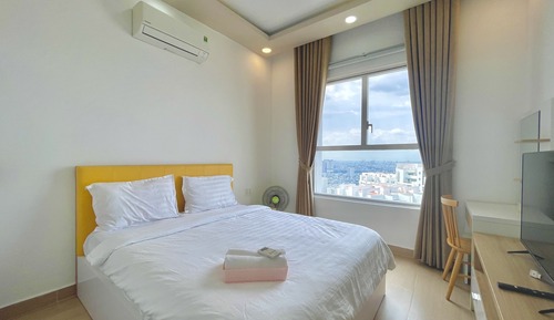 City Apartment, 1 Queen Bed