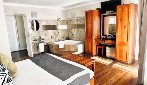 Honeymoon Suite