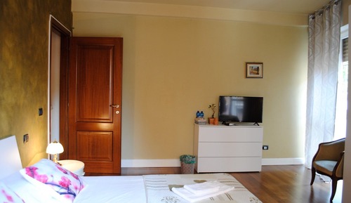 Double or Twin Room, Shared Bathroom