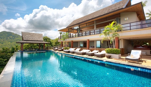 5 Bedrooms Villa with Private Pool