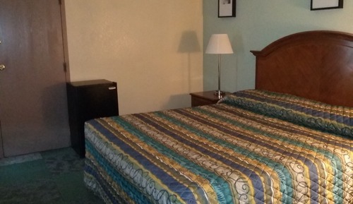 Standard Room, 1 King Bed, Multiple View (King Bed Non Smoking)