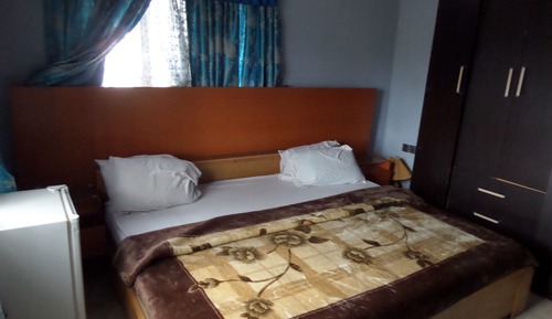 Business Suite, 1 King Bed, Non Smoking, Pool View