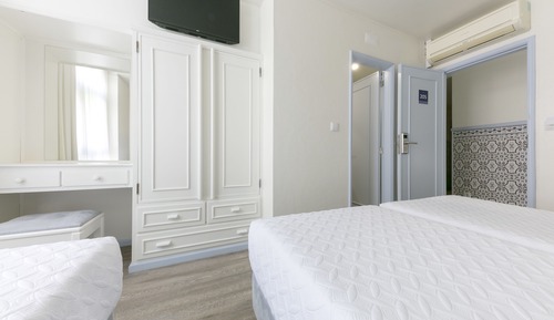 Triple Room