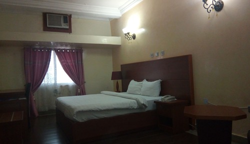 Executive Room, 1 King Bed, Non Smoking, Pool View