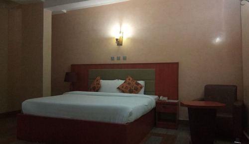 Grand Room, 1 King Bed, Non Smoking, Pool View