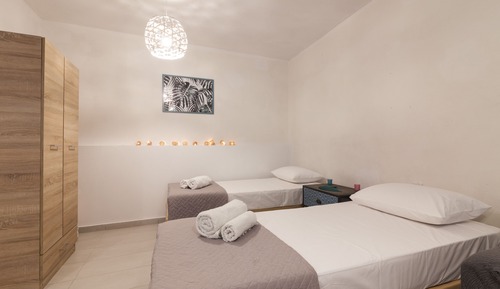 Studio, 2 Twin Beds, Ground Floor