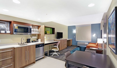 Suite, 1 King Bed, Accessible (Hearing)