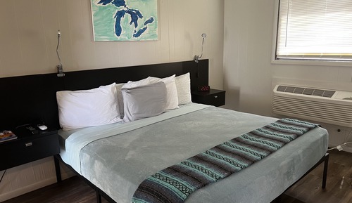 Comfort Single Room, 1 King Bed, Accessible