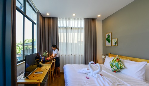 Deluxe Room, 1 King Bed, River View