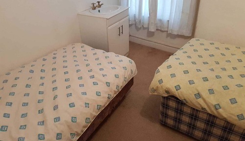 Basic Twin Room, Shared Bathroom