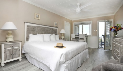 Standard Room, 1 King Bed, Non Smoking, Ocean View