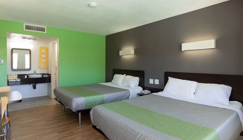 Deluxe Suite, 2 Queen Beds, Non Smoking, Kitchenette