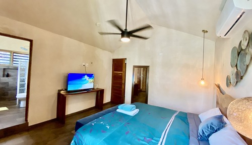 Room, 1 King Bed, Pool Access